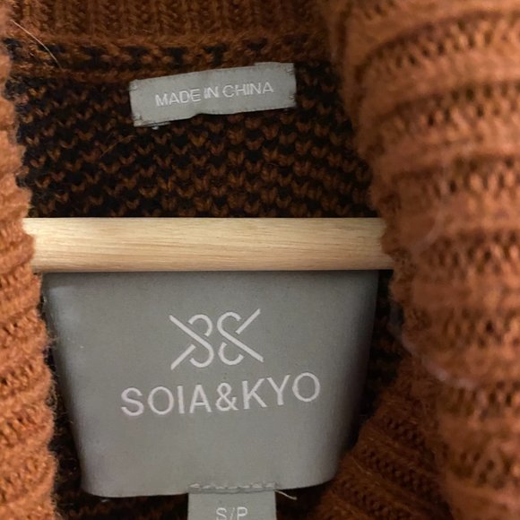 Wool Houndstooth turtlekneck sweater - Picture 3 of 3